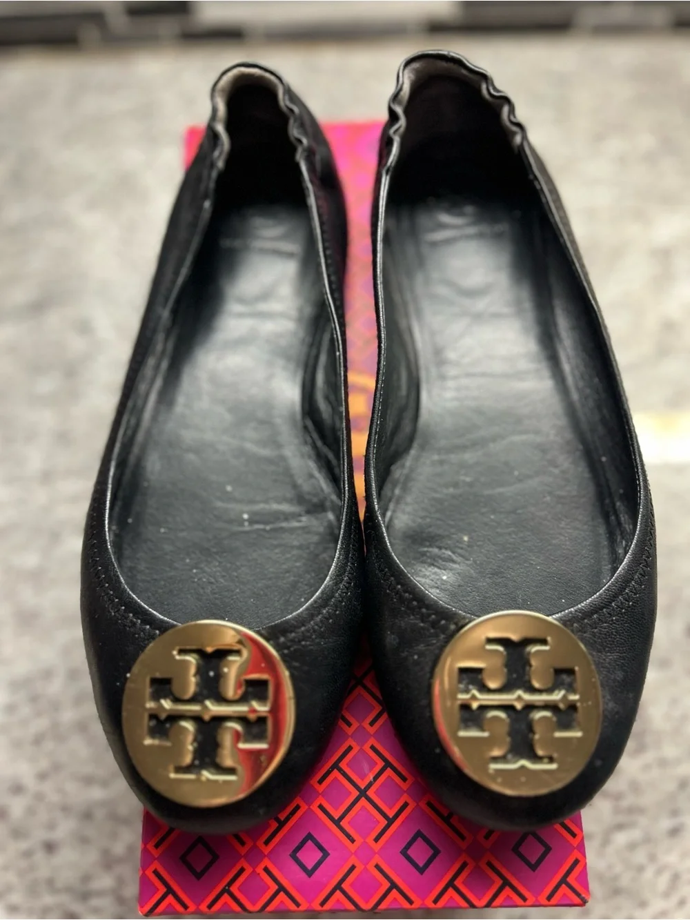 Tory Burch Minnie Travel Black Leather Ballet Flats w/Gold Logo Medallion size 8